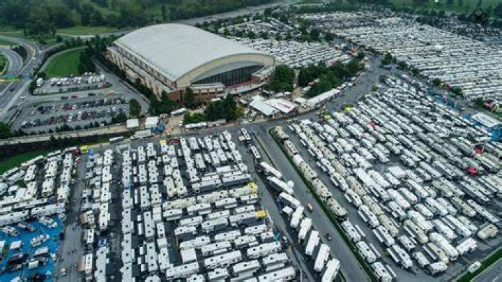 Who is the largest RV dealer in the United States?
