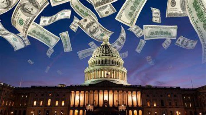 Who loaned their personal money to the government during the American Revolution?