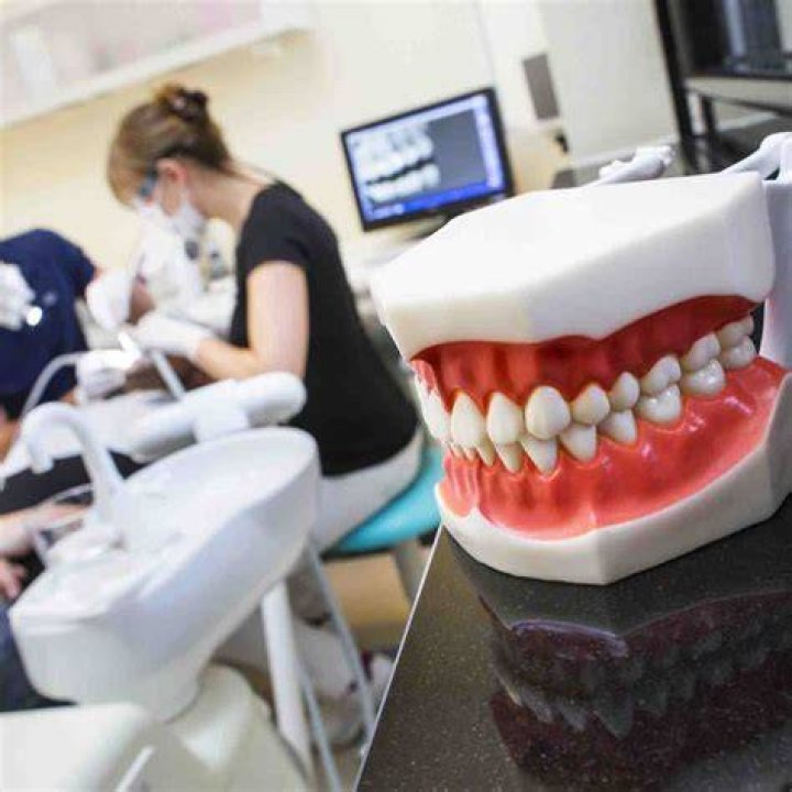 Who makes more dentists or orthodontist?
