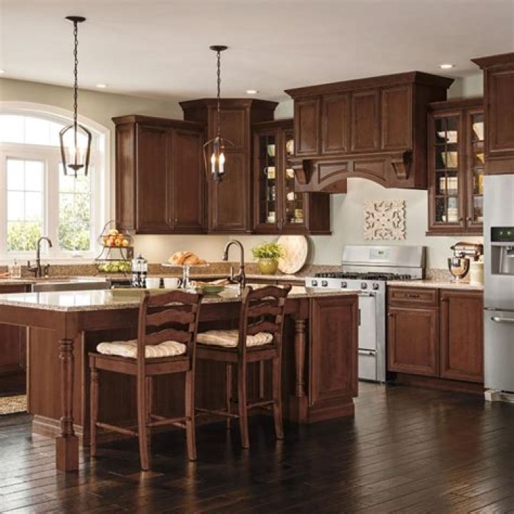 Who makes Thomasville cabinets?