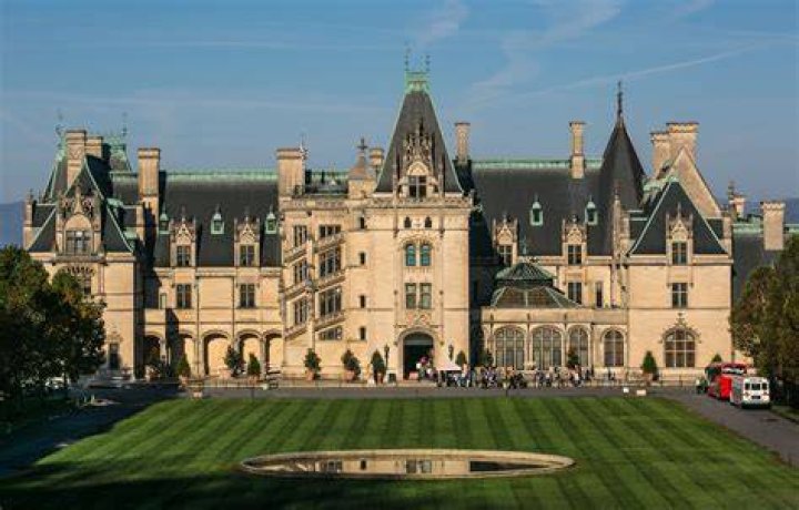 Who owns the world's biggest house?