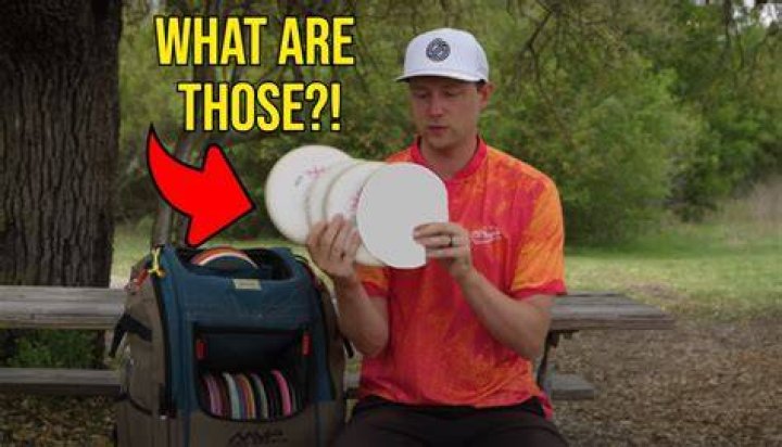 Why do pro disc golfers hold two putters?