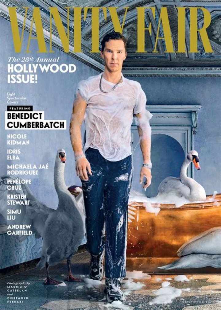 Why does Benedict Cumberbatch cover himself mud?