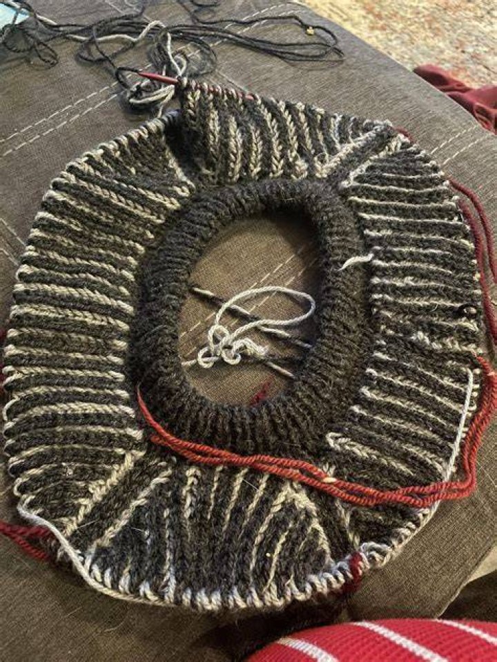 Why is brioche knitting so difficult?