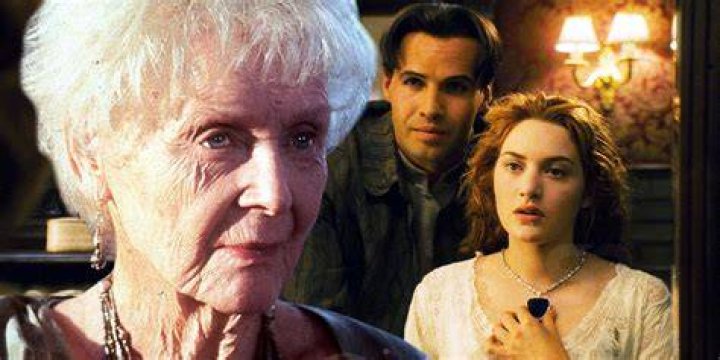 Why Rose kept the necklace?