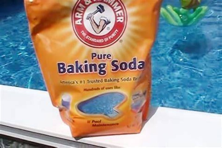 Will baking soda clean pool water?